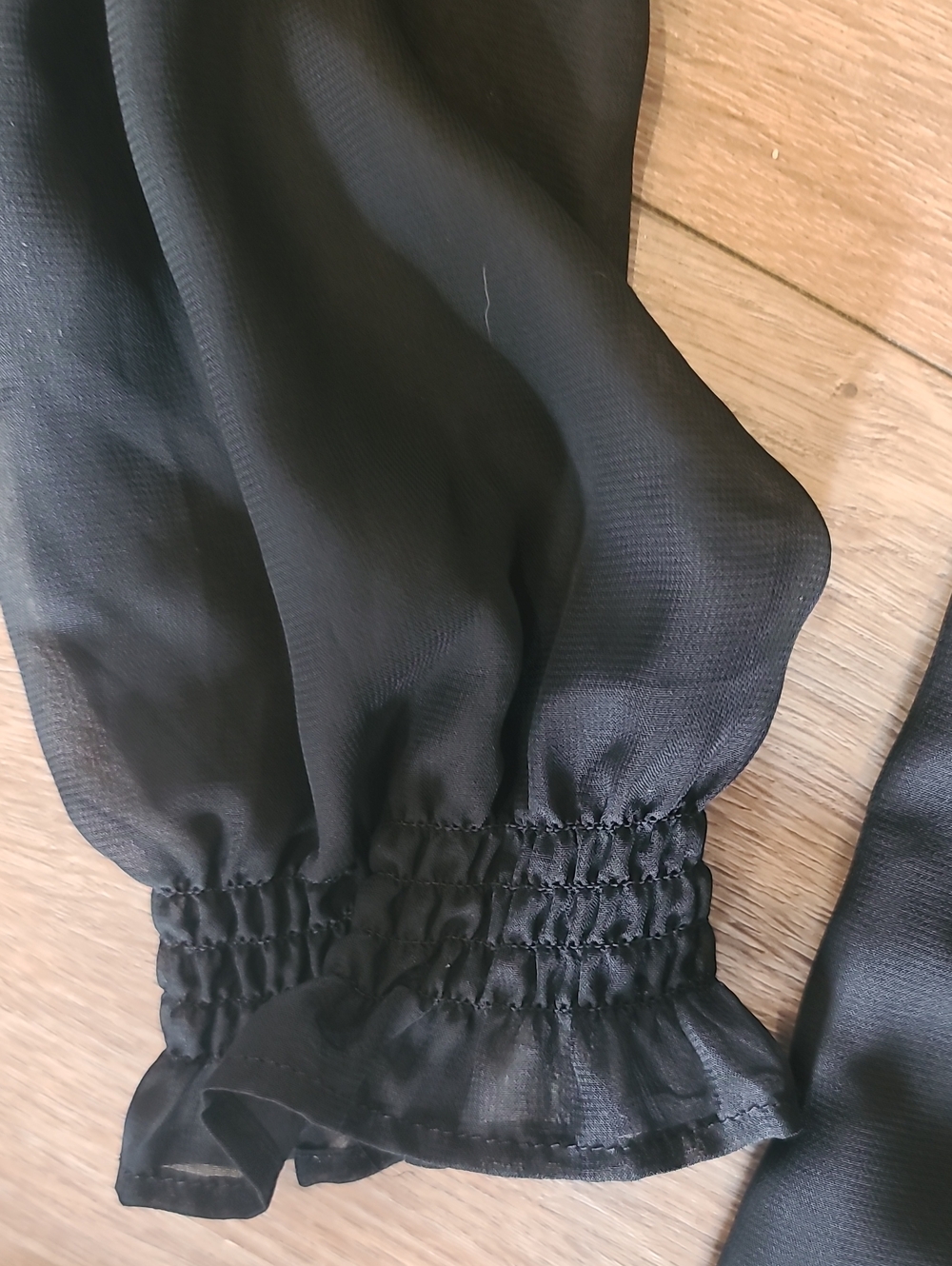 Fourteenth Place Black Ruffle Cold Shoulder Blouse NWT - L - Picture 3 of 6